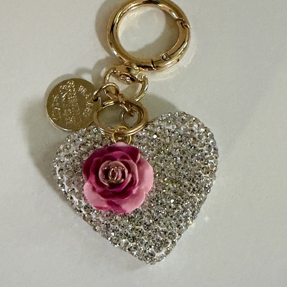 Upcycled Accessories - 💗🩶NEW💗🩶 Elegant Silver Heart Keychain with Pink Rose